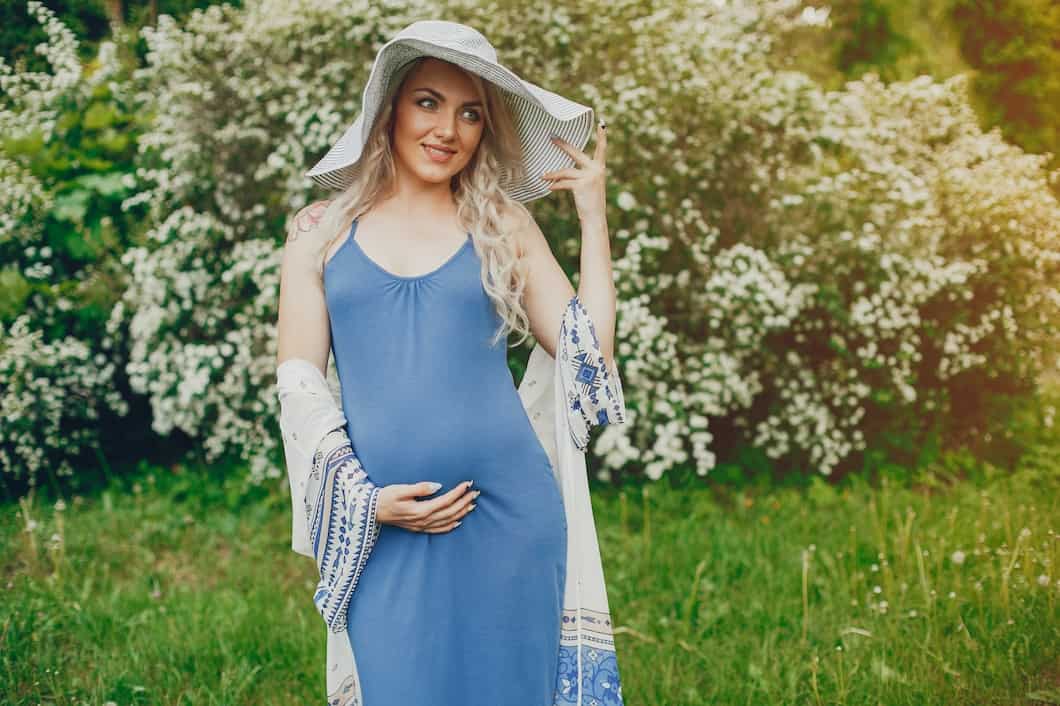 Jak wybrać komfortowe i stylowe ubrania na okres ciąży?